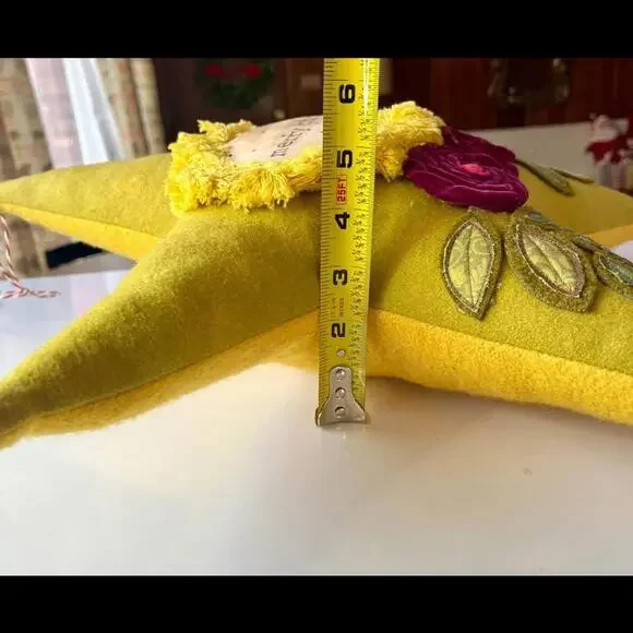 Retro Merry Christmas Star Pillow Embroidered flowers - Picture 3 of 8